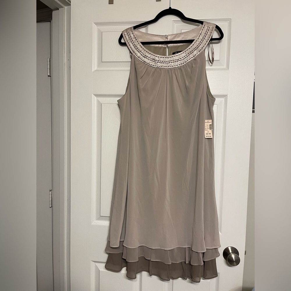 Elegant Cream Sleeveless Dress